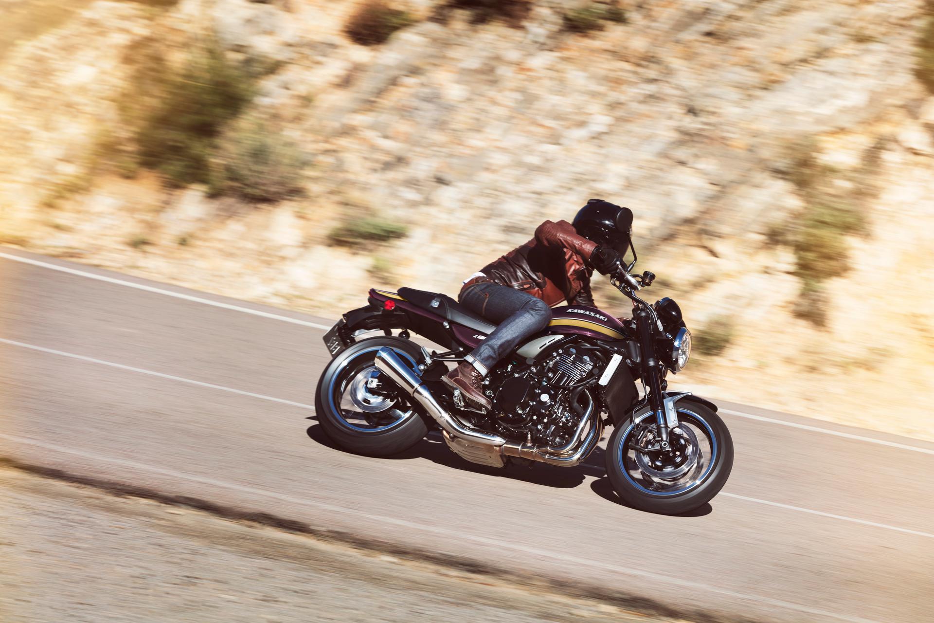 Z900RS A2 — detalle lateral trasero