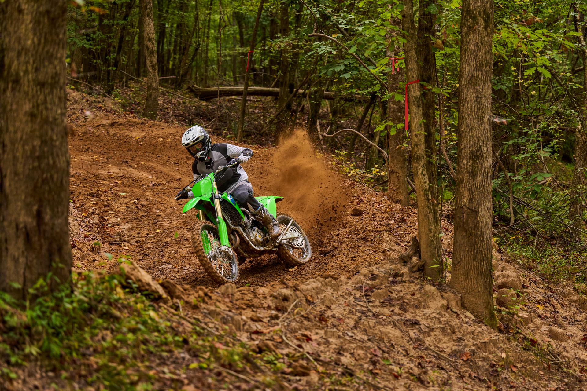 KX450X 2026 — detalle lateral