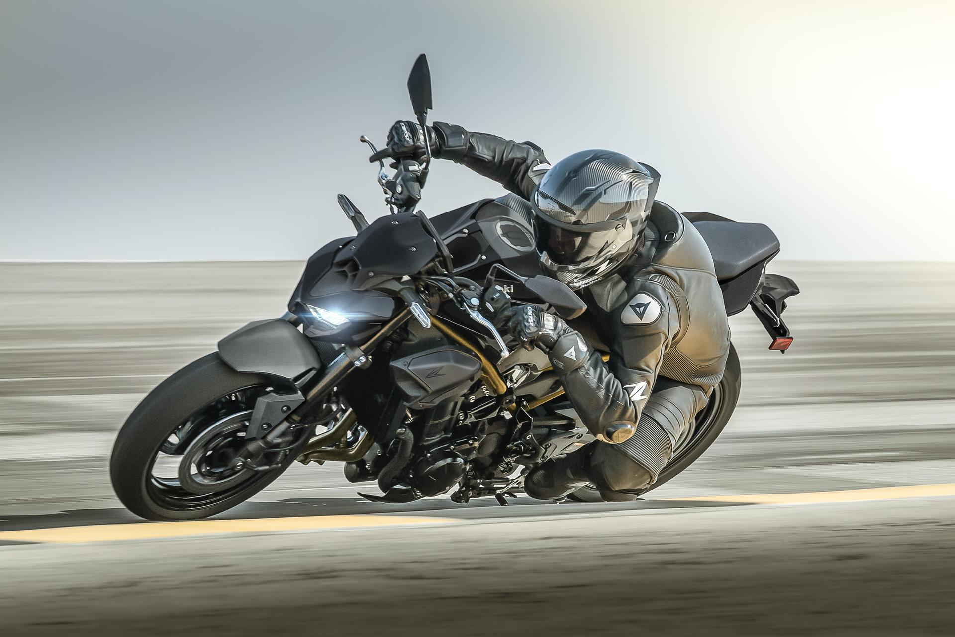 Z900 2026 — galeria accion 1