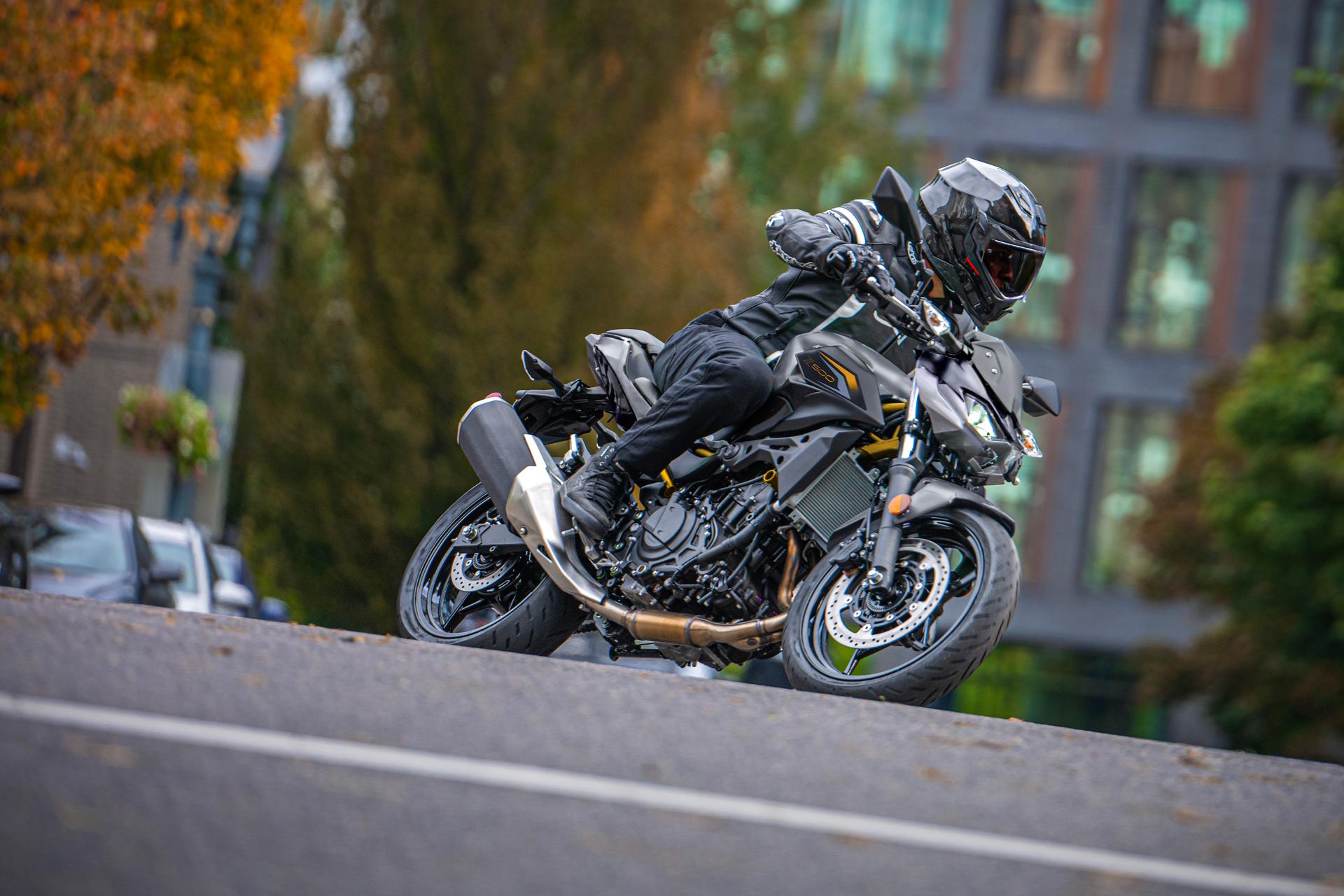 Z500 2026 — galería frontal derecho B