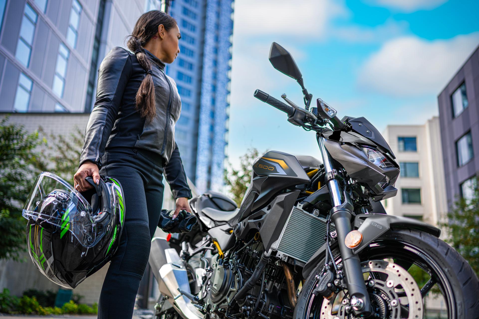 Z500 2026 — galería frontal derecho A