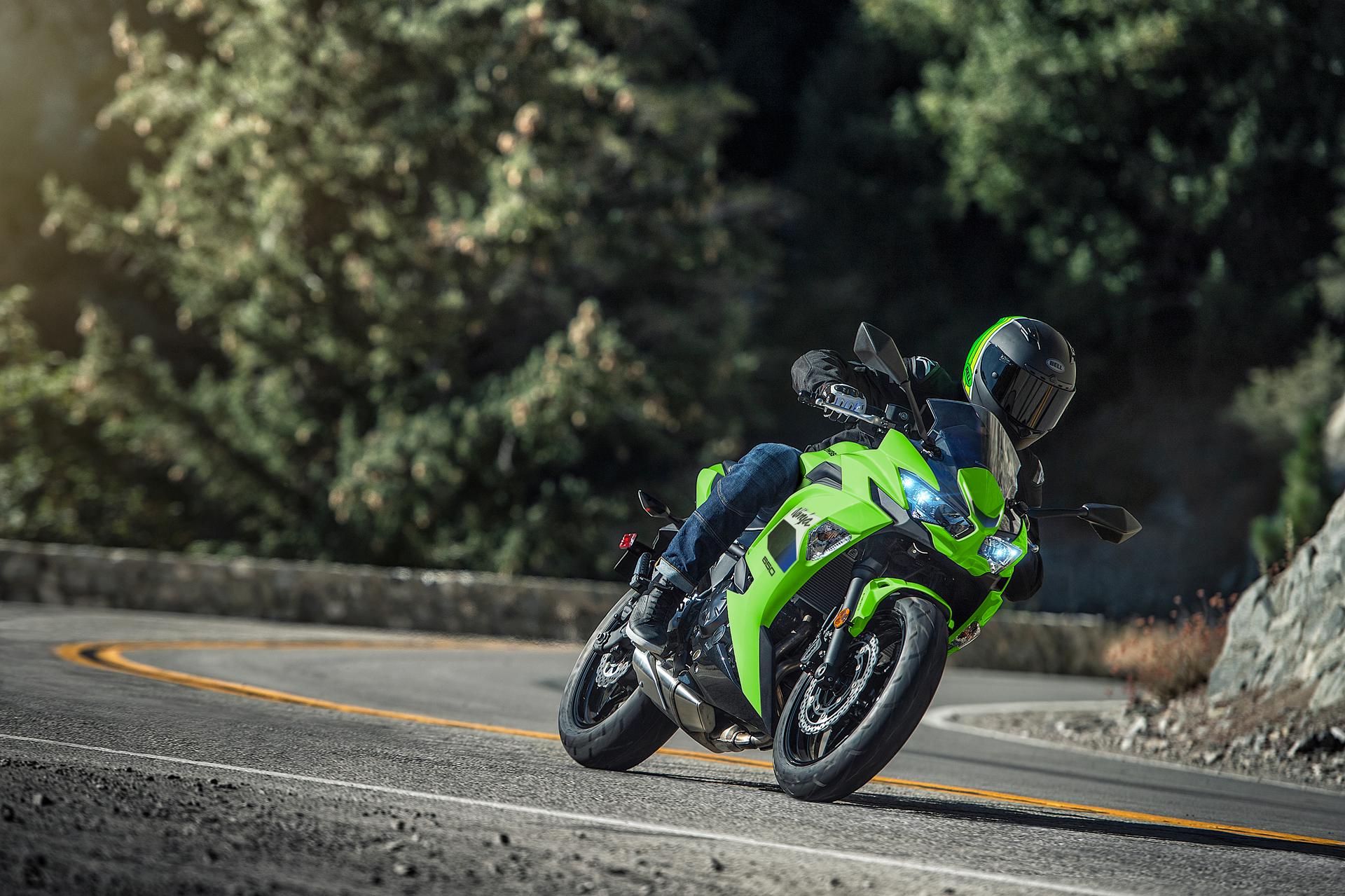 Ninja 650 2026 — galeria accion 1
