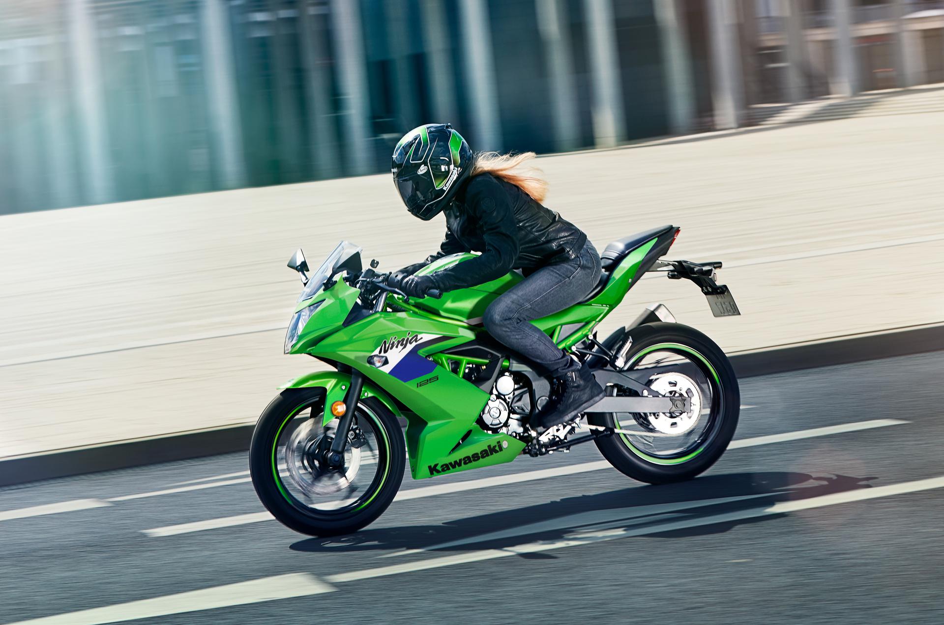 Ninja 125 2026 — galería lateral izquierdo