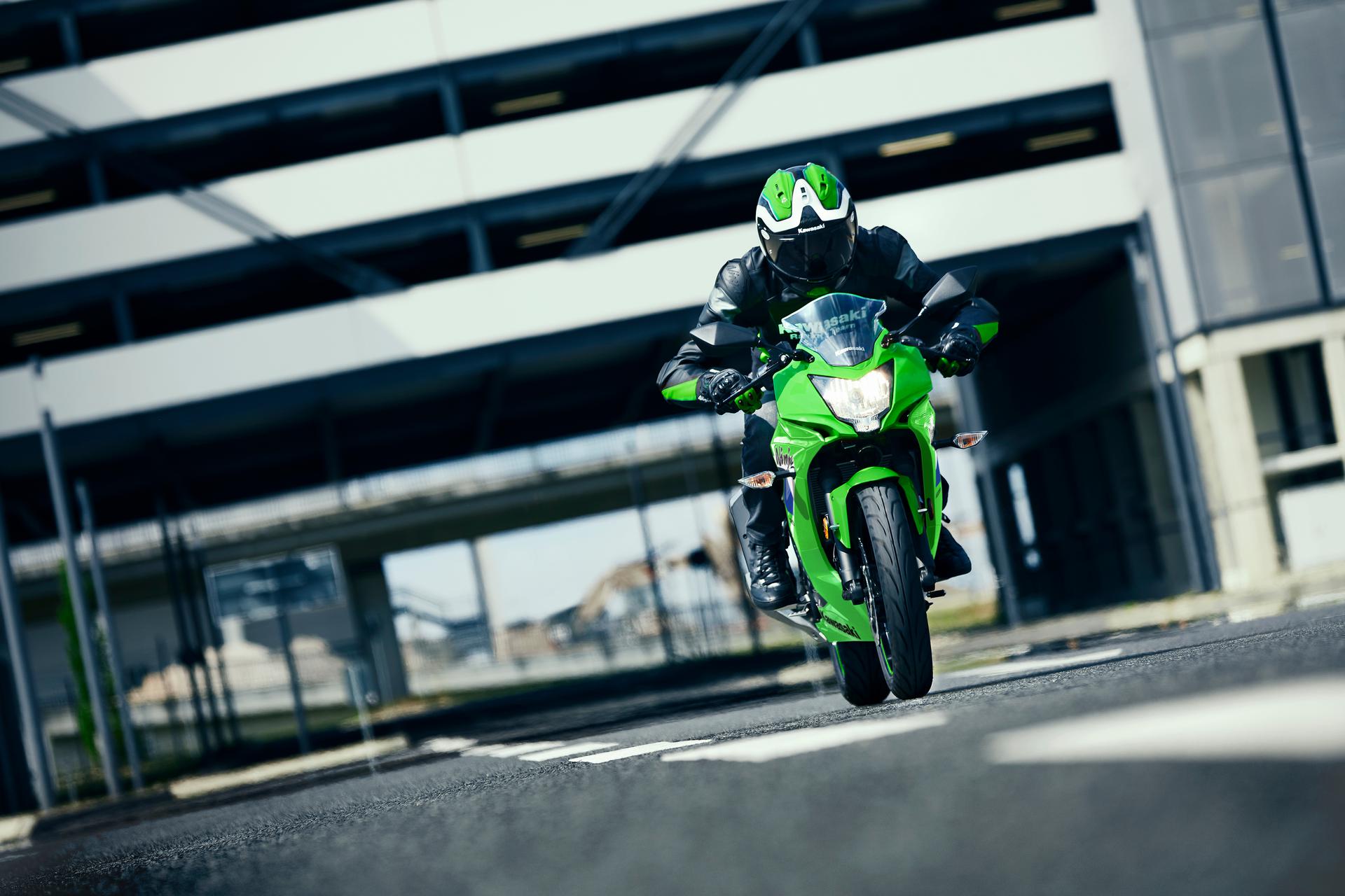 Ninja 125 2026 — galería frontal alto