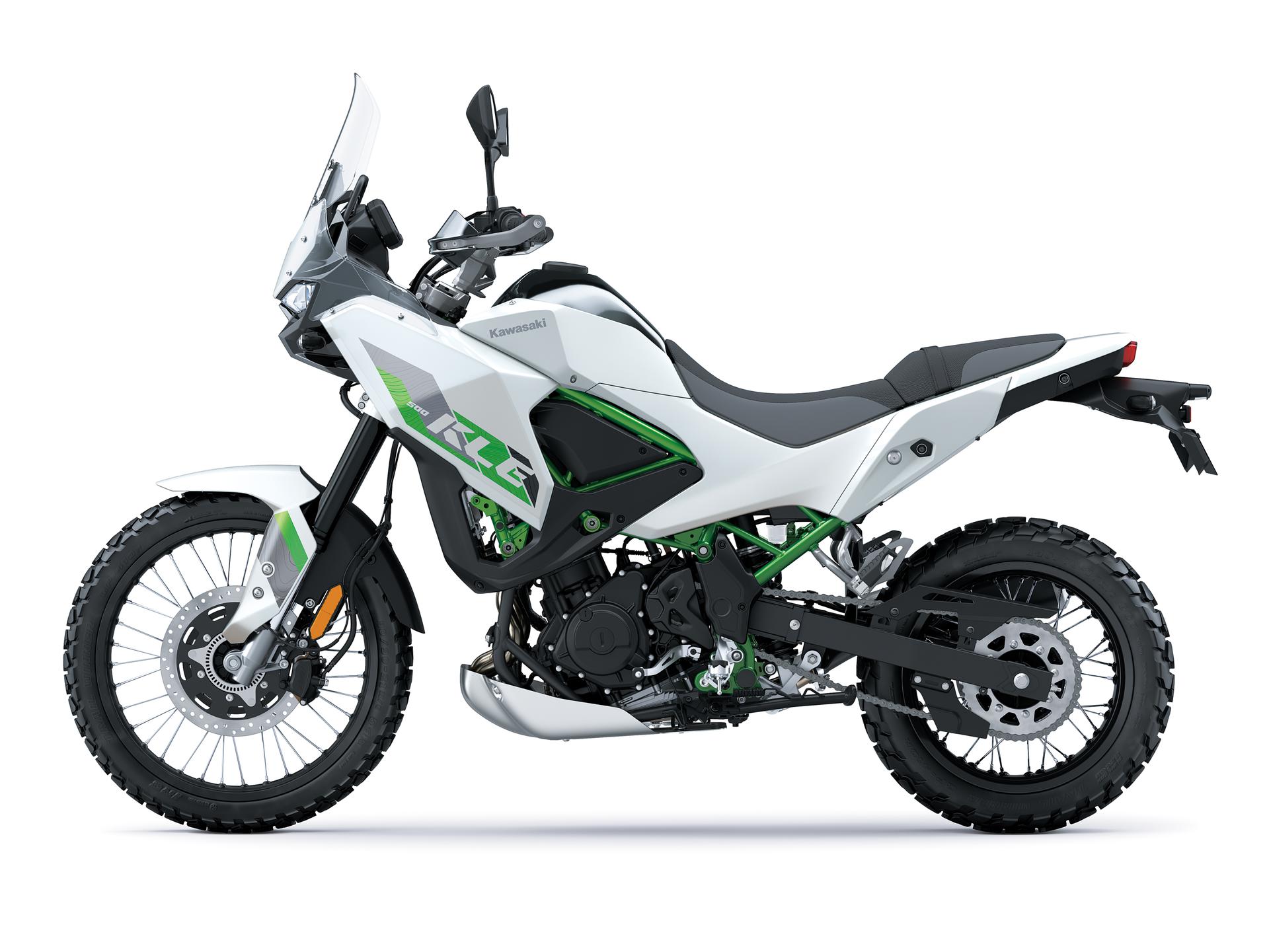 Kawasaki KLE500 SE 2026 — vista lateral baja izquierda