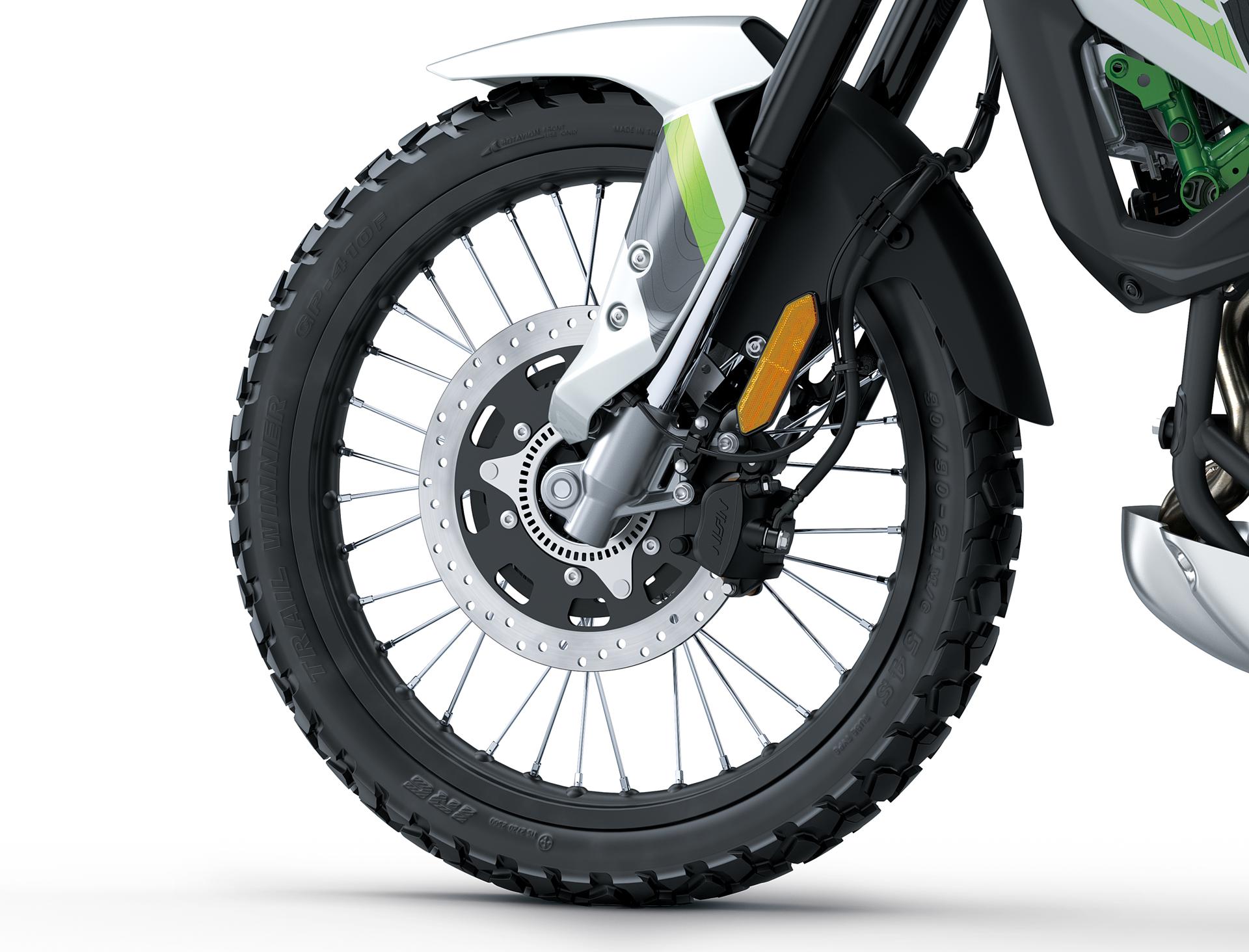 Kawasaki KLE500 SE 2026 — ruedas de radios con estética rally