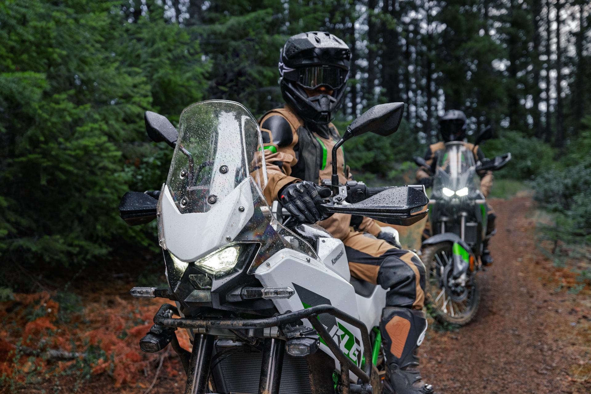 KLE500 SE 2026 — detalle frontal izquierdo